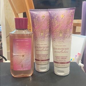 Bath & Body Works Strawberry Snowflakes set